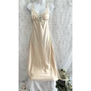 Flora Nikrooz Maxi Night Gown Sz S Champagne Stella Charmeuse Long Embroidered